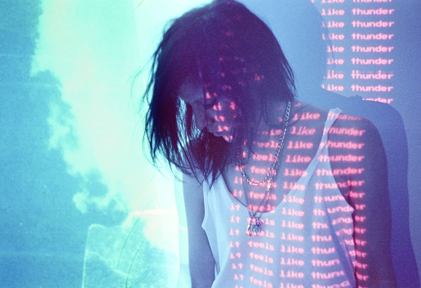 Julia-Sophie — it feels like thunder